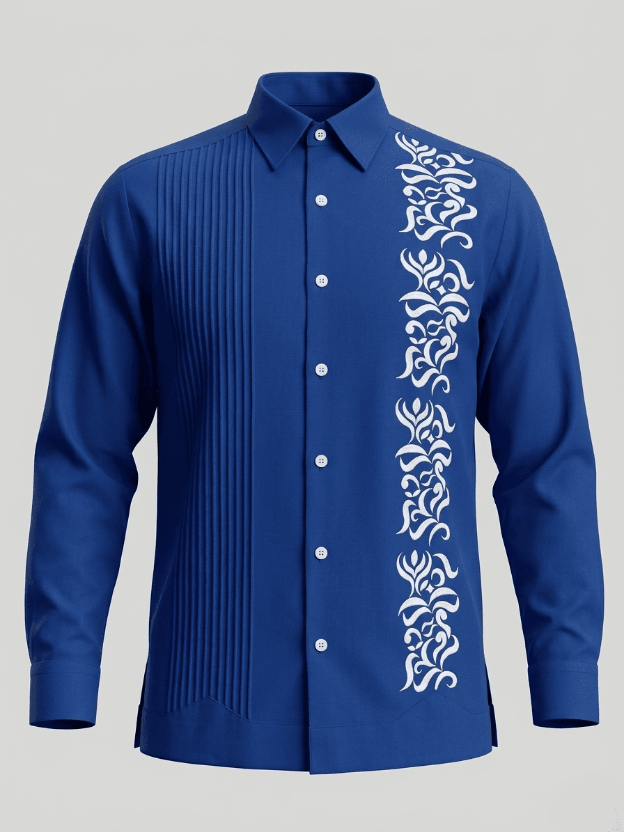 Camisa guayabera de color azul brillante con un bordado blanco decorativo en un lado y pliegues tradicionales en el otro, mostrada en un maniquí.