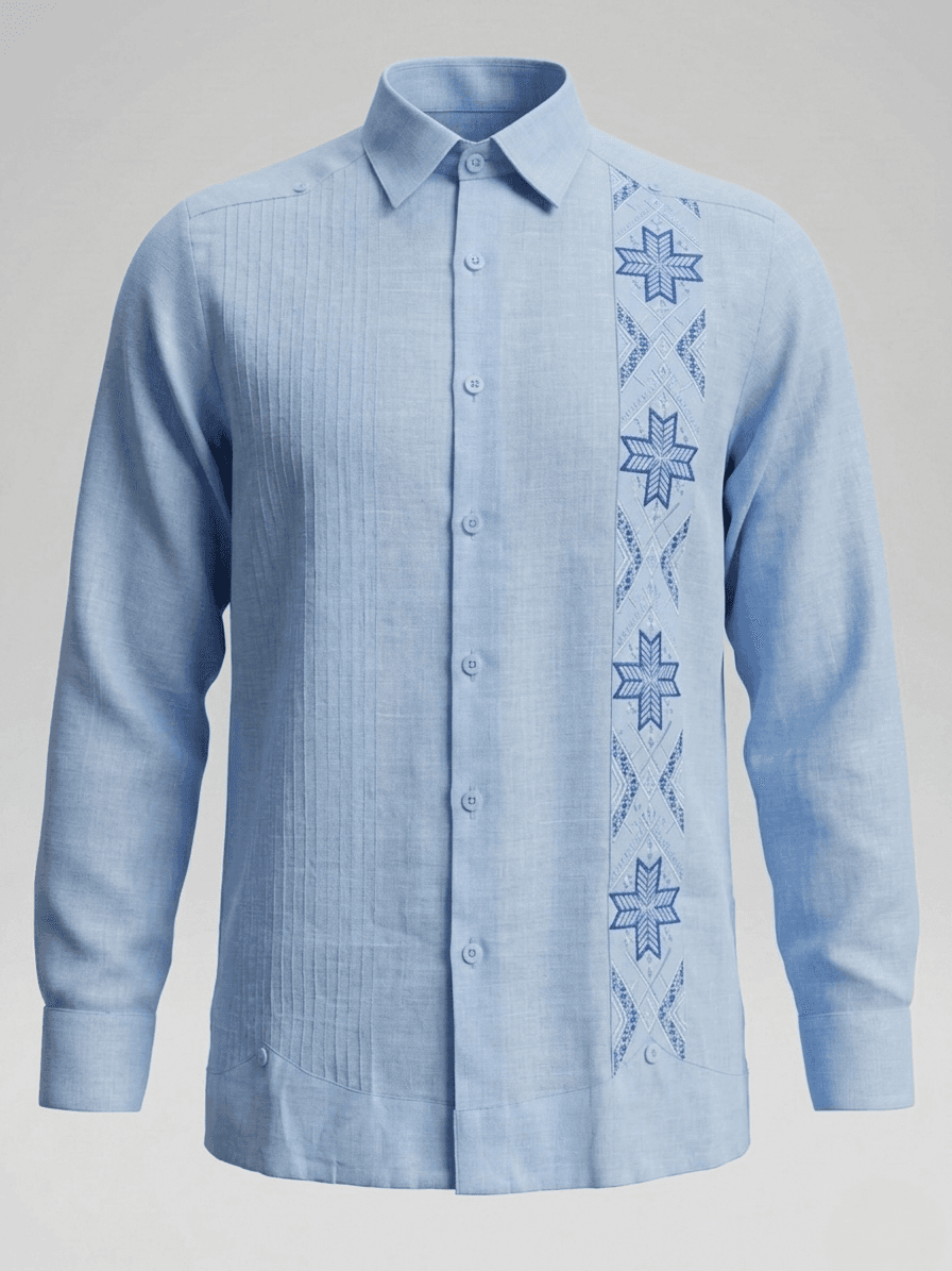 Camisa guayabera de manga larga en color azul claro con una franja de bordados de estrellas en azul oscuro y pliegues verticales, exhibida en un maniquí.